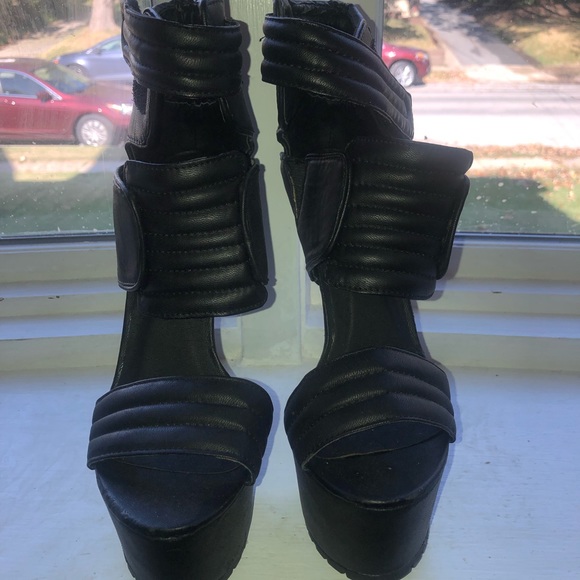 High heel shoes - Picture 2 of 2
